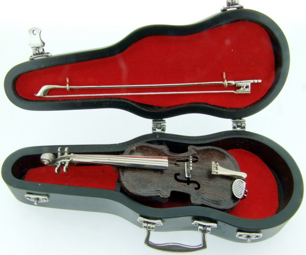 Italian violin and case - Click Image to Close